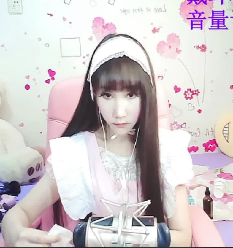 COS娃娃爱打豆豆ASMR舔耳粉色女仆