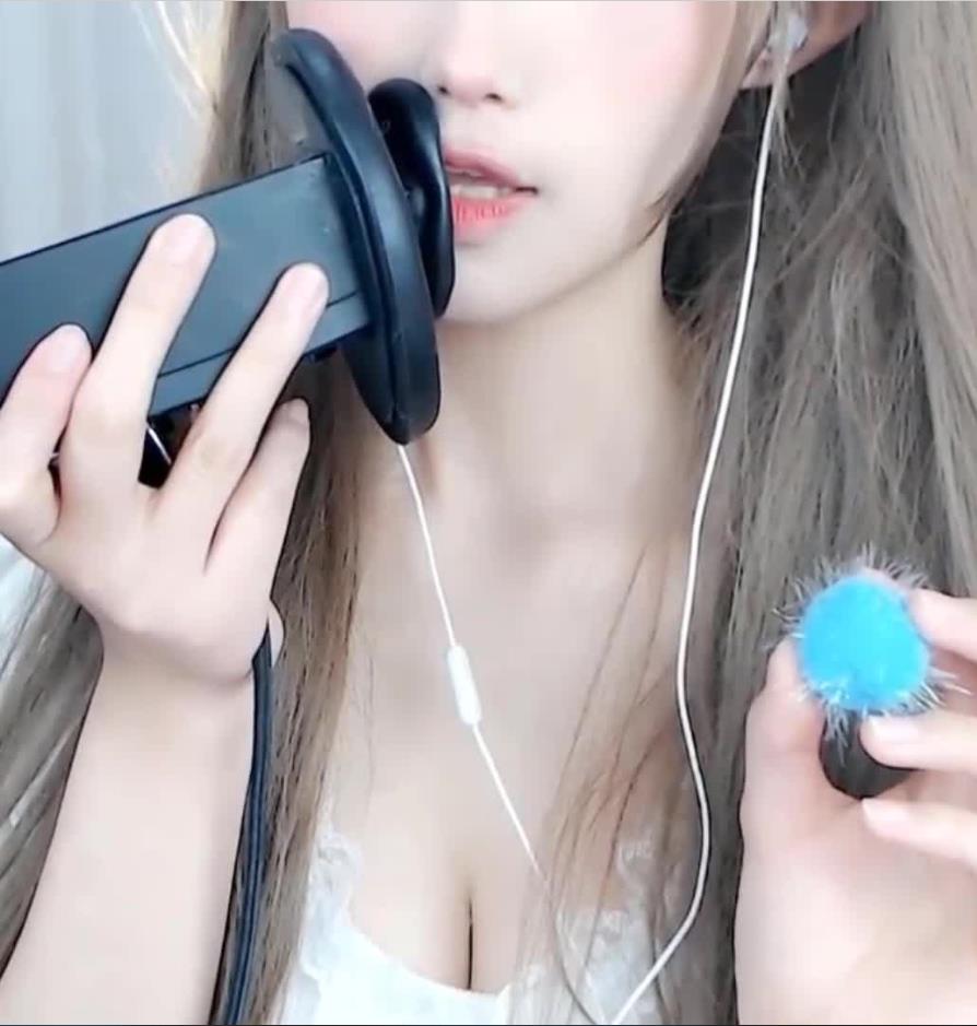 奶兮酱ASMR 轻语用小舌头舔你