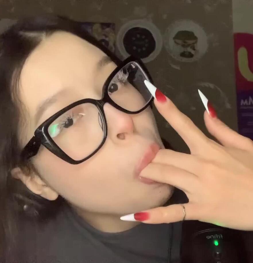 Lezzy bunny 付费ASMR福利 舔手舔耳3V